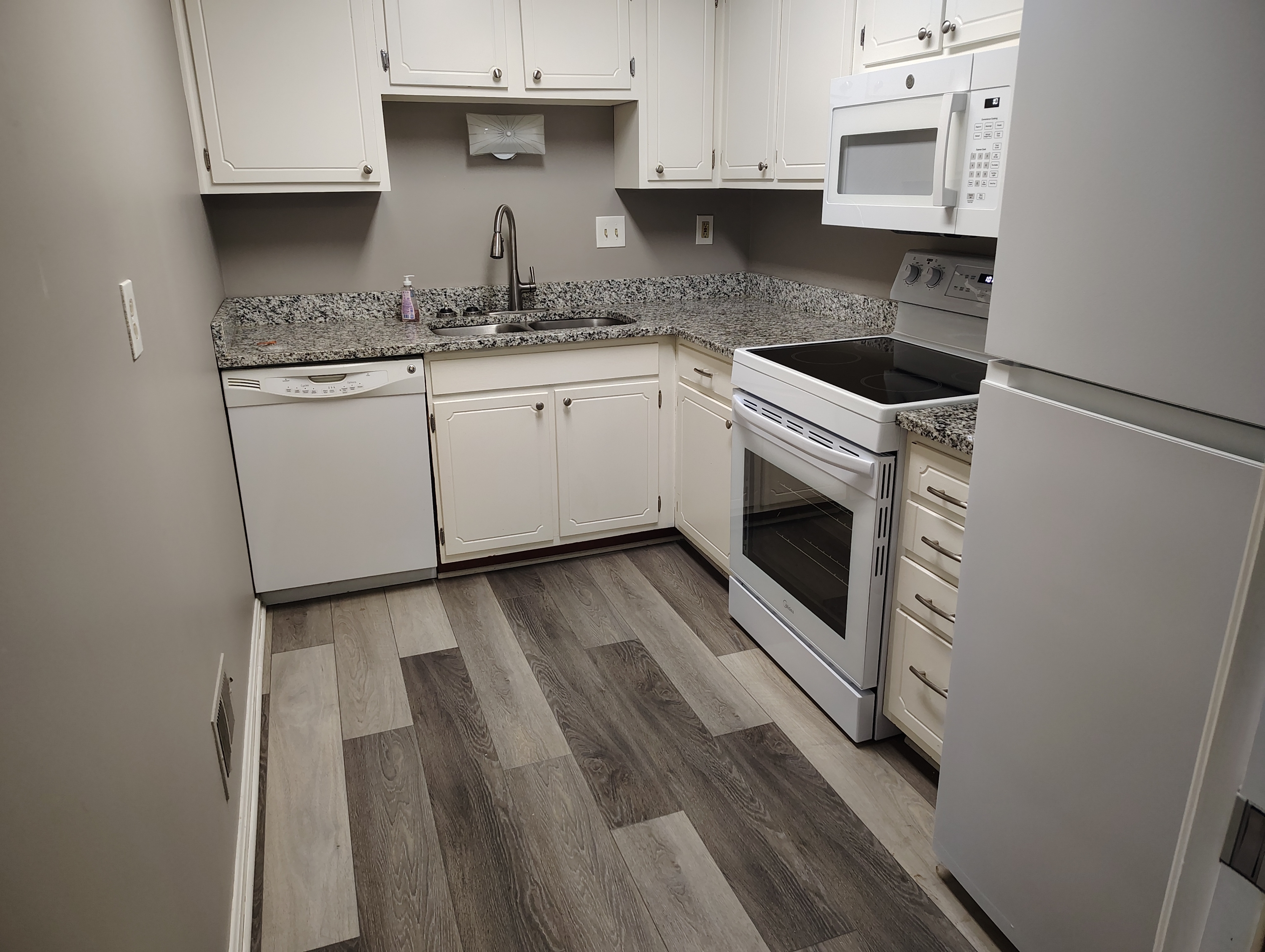 4212 North Churchway., Apt. 5